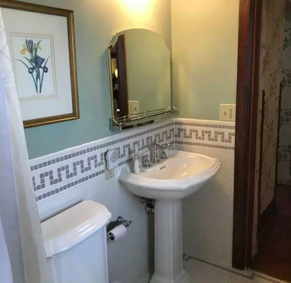 バスタブ付きスタンダードルーム, The Nauvoo Grand Bed & Breakfast