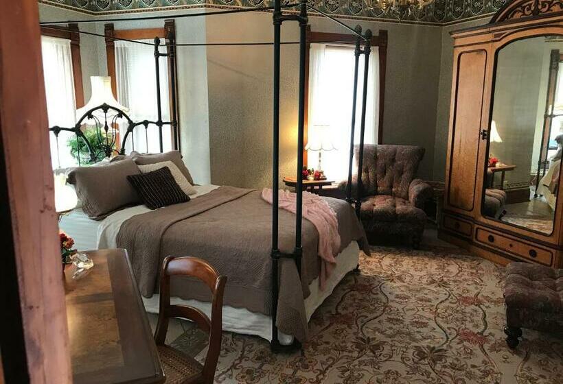 חדר סטנדרט נוף לגינה, The Nauvoo Grand Bed & Breakfast