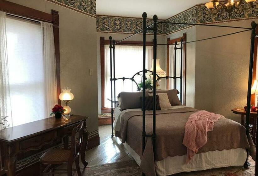 غرفة قياسية مطلّة علي الحديقة, The Nauvoo Grand Bed & Breakfast