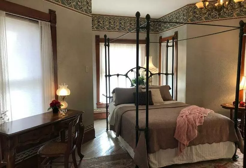 ガーデンビュースタンダードルーム, The Nauvoo Grand Bed & Breakfast