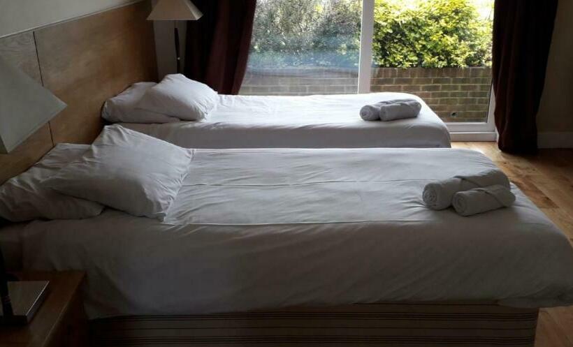 חדר סטנדרט נוף לגינה, The Bear Inn And Burwash Motel