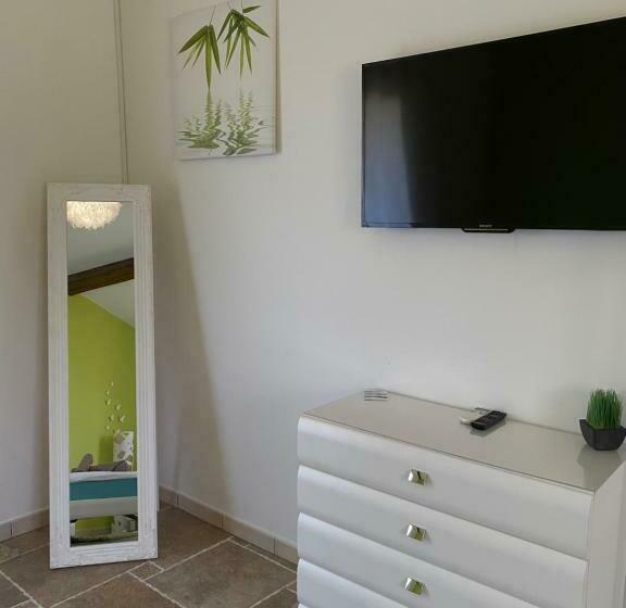 プールの見えるスタンダードトリプルルーム, La Bastide Des Selves