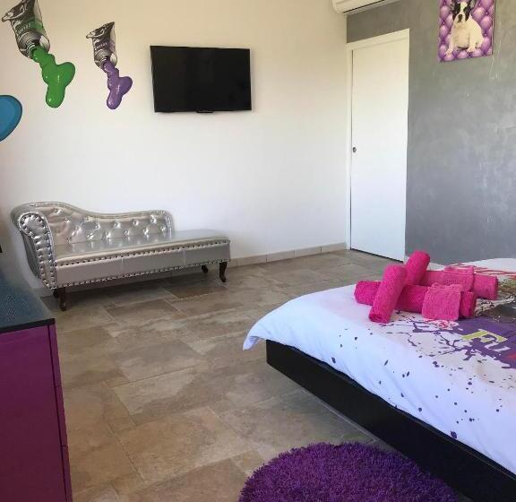 プールの見えるスタンダードトリプルルーム, La Bastide Des Selves