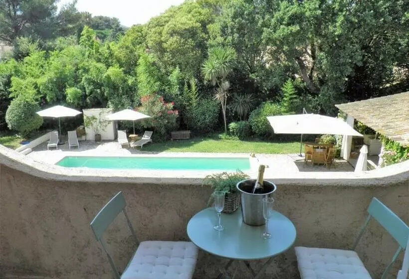 اتاق لوکس با بالکن, La Bastide Du Bouchou