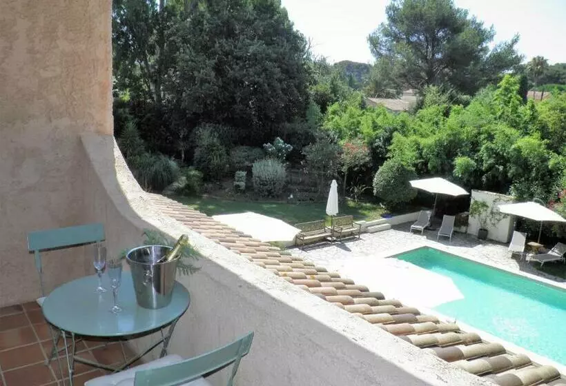 اتاق لوکس با بالکن, La Bastide Du Bouchou