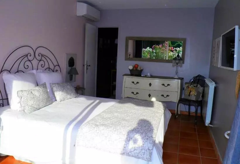 اتاق لوکس, La Bastide Du Bouchou
