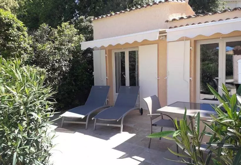 استودیوی استاندارد, La Bastide Du Bouchou