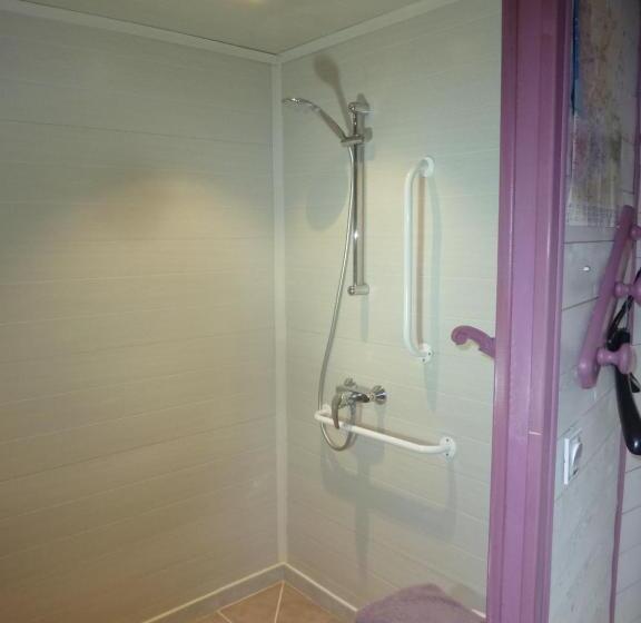 חדר בסיסי, Les Bruyères Du Mont