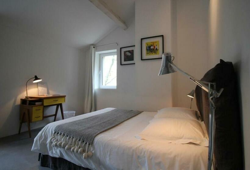 غرفة قياسية, Les Esplanes