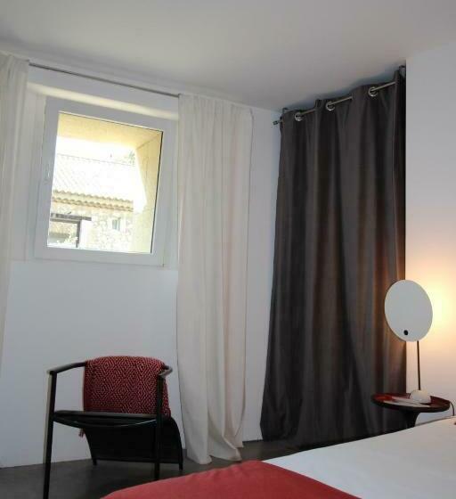 غرفة قياسية, Les Esplanes