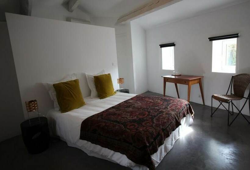 غرفة قياسية, Les Esplanes