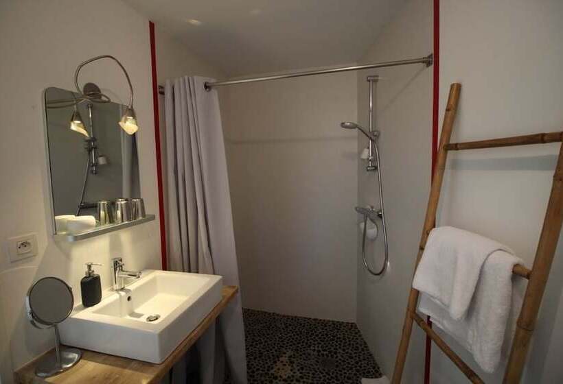 غرفة قياسية, Les Esplanes