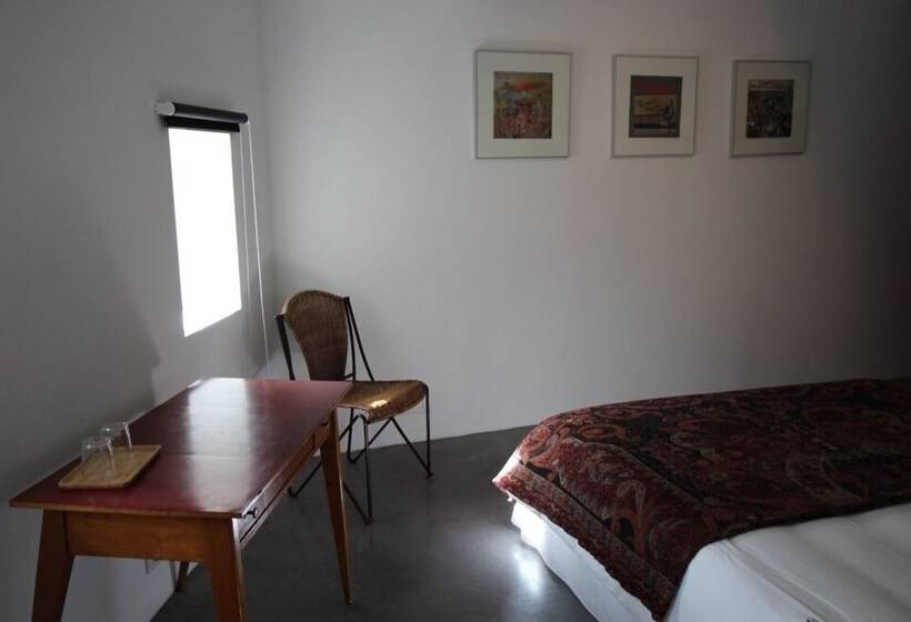 غرفة قياسية, Les Esplanes