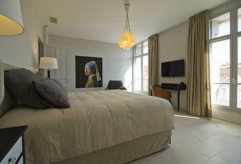 מיטת קינג בסוויטה, Villa Meridia