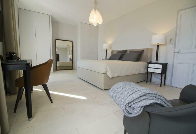 מיטת קינג בסוויטה, Villa Meridia