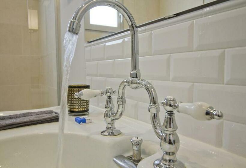 מיטת קינג בסוויטה, Villa Meridia