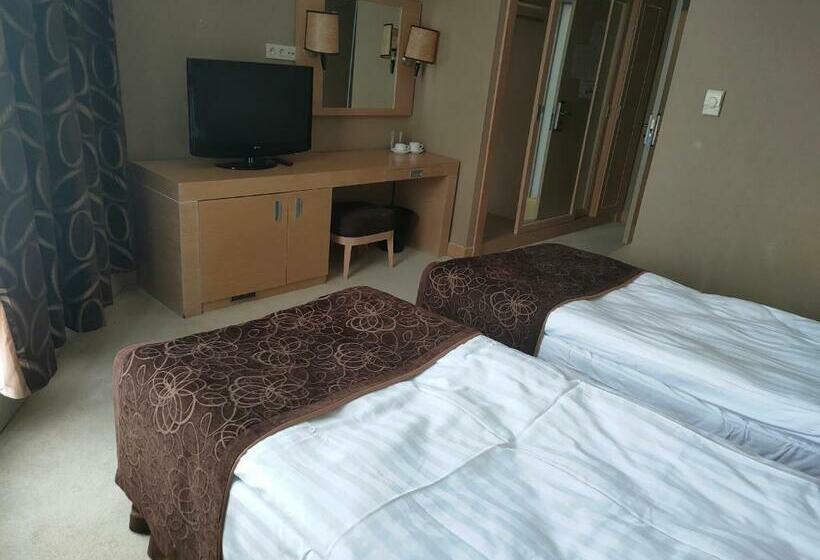 اتاق لوکس, Alau