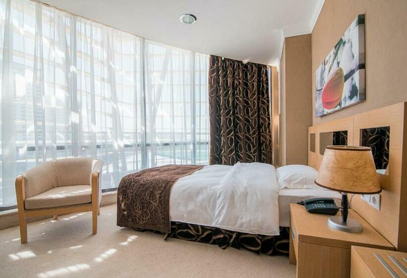 اتاق لوکس, Alau