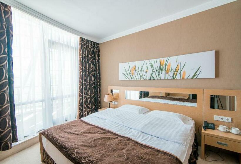 اتاق لوکس, Alau