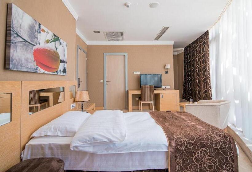 اتاق لوکس, Alau