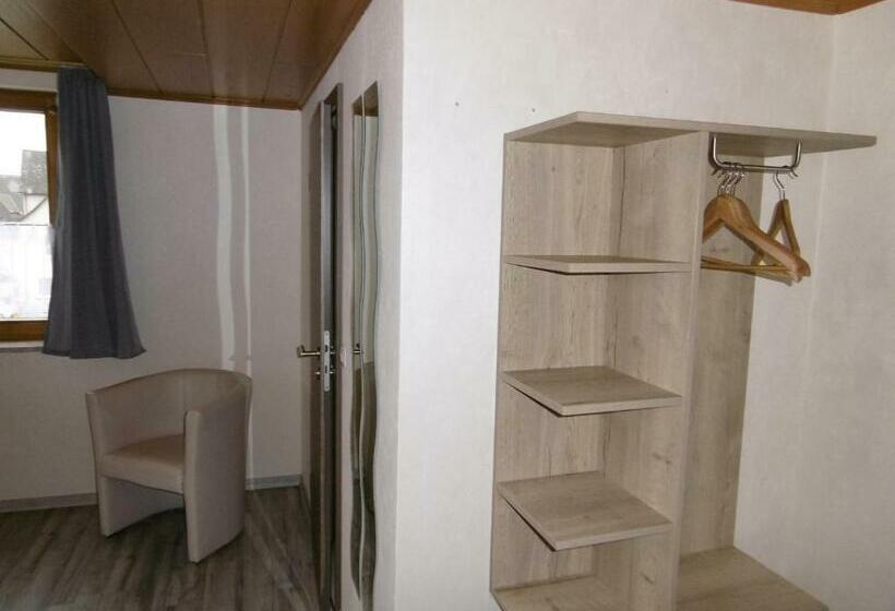 Номер Стандарт, Gästepension Zum Stern