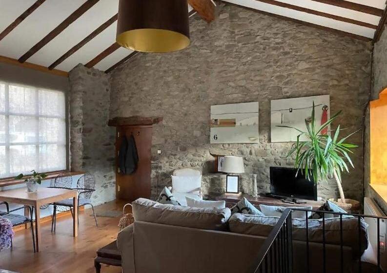 דירת חדר, Le Château Brangoly