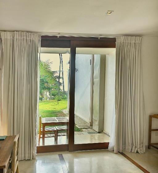 デラックスルーム, R Degrees