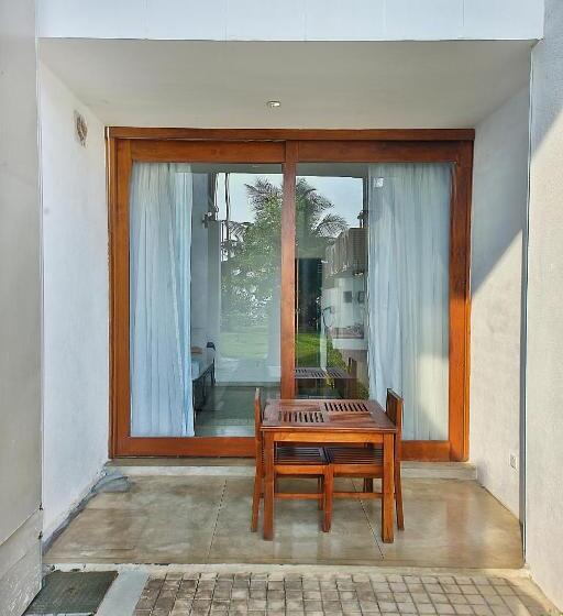 デラックスルーム, R Degrees