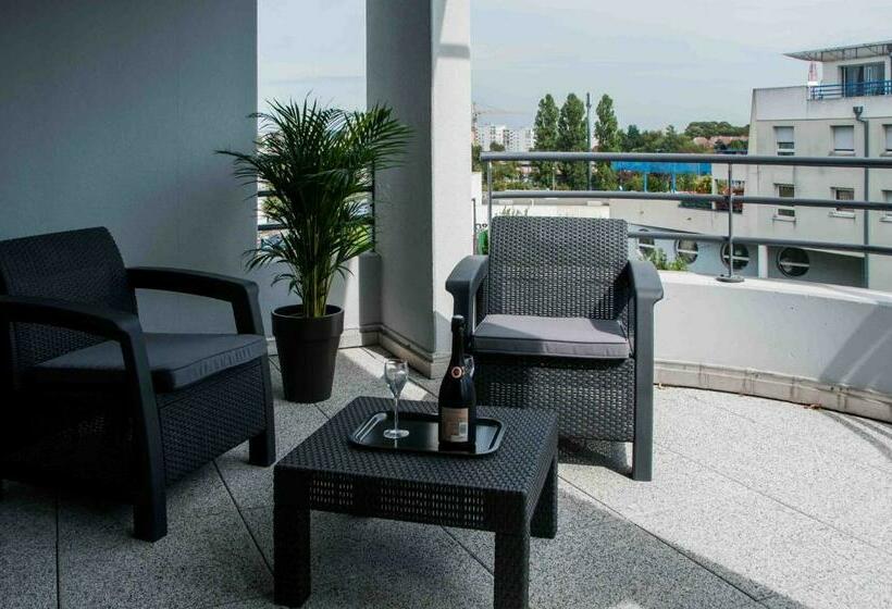 اتاق استاندارد سه نفره, Le Lodge Brit Hotel Strasbourg Zenith