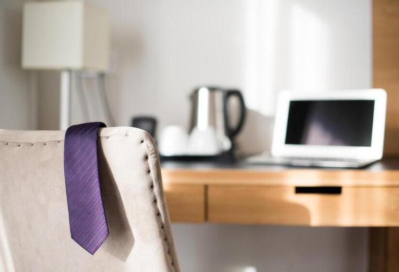 اتاق خانوادگی, Le Lodge Brit Hotel Strasbourg Zenith