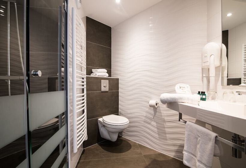 اتاق خانوادگی, Le Lodge Brit Hotel Strasbourg Zenith