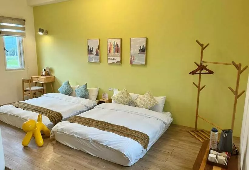 اتاق استاندارد چهارنفره با چشم‌انداز باغ, Mei Jung B&b