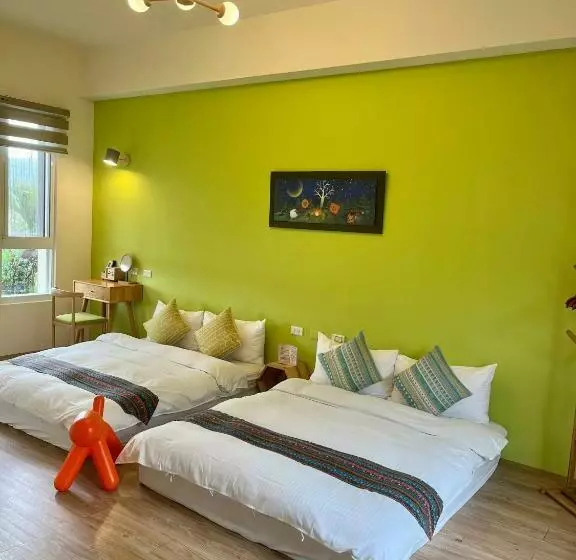اتاق استاندارد چهارنفره با چشم‌انداز باغ, Mei Jung B&b