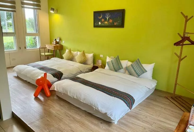 اتاق استاندارد چهارنفره با چشم‌انداز باغ, Mei Jung B&b