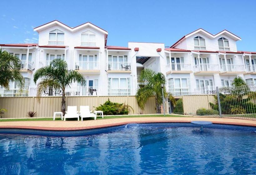 اتاق استاندارد با چشمانداز استخر, The Jetty Resort