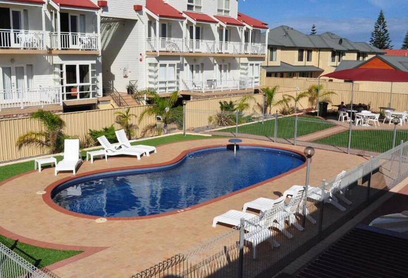 اتاق استاندارد با چشمانداز استخر, The Jetty Resort