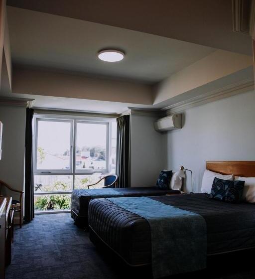 اتاق استاندارد با چشمانداز استخر, The Jetty Resort