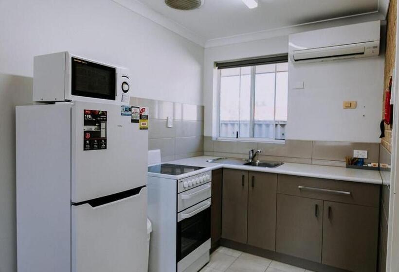 اتاق خانوادگی, The Jetty Resort