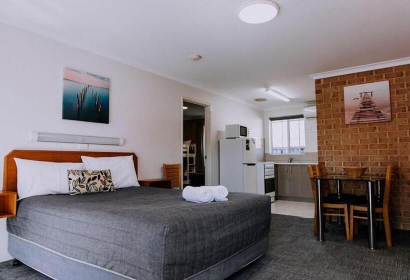 اتاق خانوادگی, The Jetty Resort