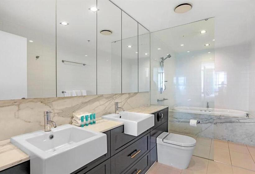 شقة سوبيريور من غرفتي نوم مطلة على البحر, Ambience On Burleigh Beach