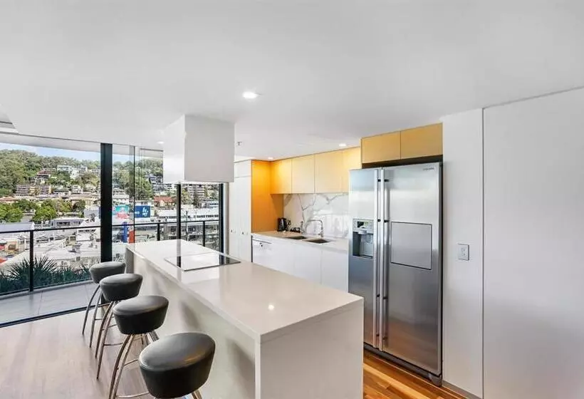 3 Bedroom Apartment Side Sea View, Ambience On Burleigh Beach