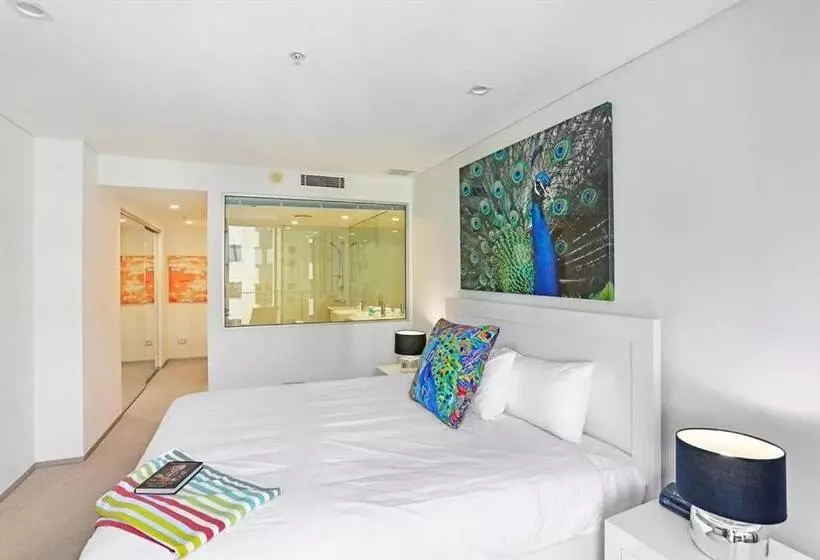 3 Bedroom Apartment Side Sea View, Ambience On Burleigh Beach