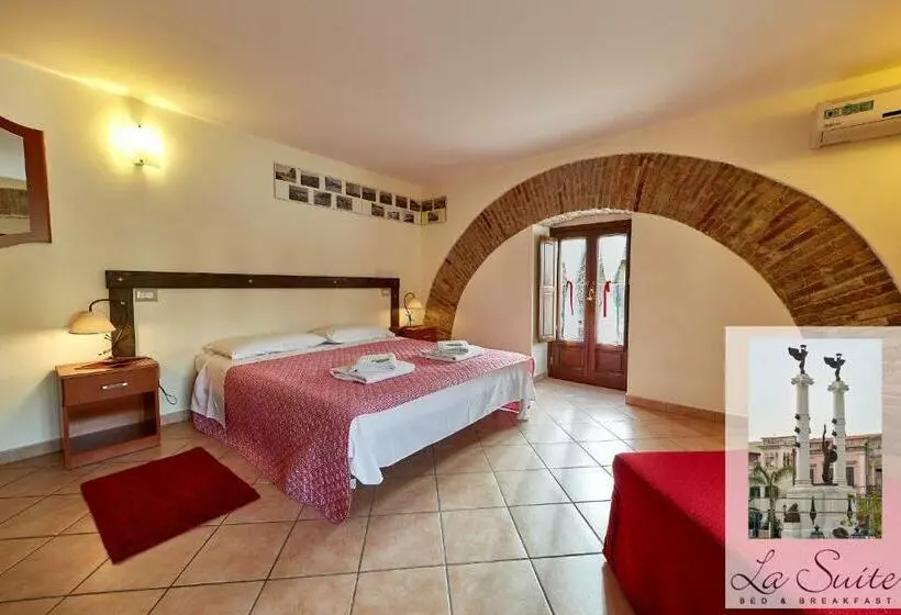 اتاق استاندارد سه تخته با چشم‌انداز, B&b La Suite