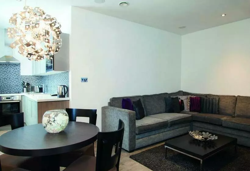 デラックススタジオ, Seel Street Apartments By Epic