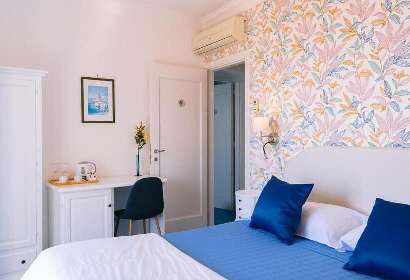 اتاق استاندارد با بالکن و چشم‌انداز دریا, Al Borgo Torello