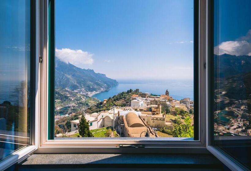 اتاق خانوادگی با چشم‌انداز دریا, Al Borgo Torello
