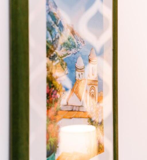 اتاق خانوادگی با چشم‌انداز دریا, Al Borgo Torello