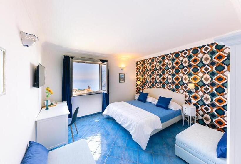 اتاق خانوادگی با چشم‌انداز دریا, Al Borgo Torello