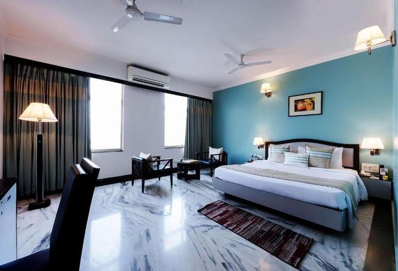 اتاق لوکس, Capitol Residency