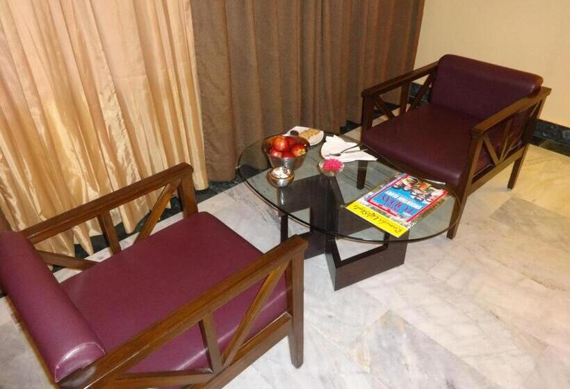 اتاق لوکس, Capitol Residency